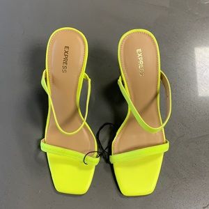 NWT neon yellow express heels, 4 1/2 inch heel
